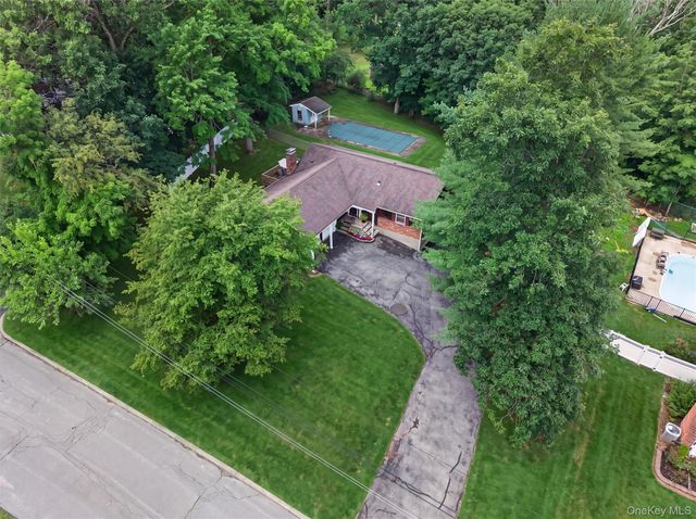 25 Lucky Lane, Washingtonville, NY 10992