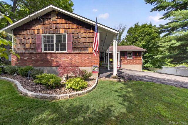25 Lucky Lane, Washingtonville, NY 10992