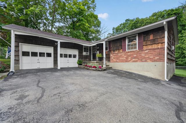 25 Lucky Lane, Washingtonville, NY 10992