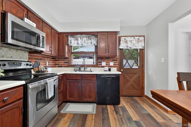 25 Lucky Lane, Washingtonville, NY 10992
