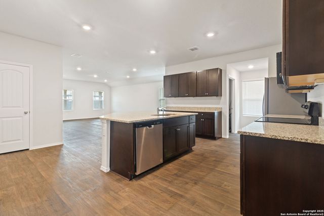 832 PRONGHORN TRL, Seguin, TX 78155