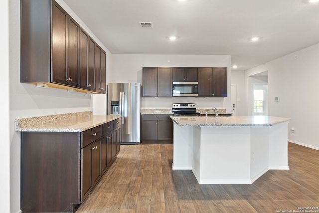 832 PRONGHORN TRL, Seguin, TX 78155