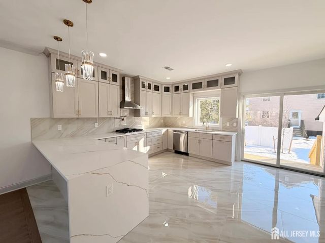 46 Foyer Street, Edison, NJ 08817
