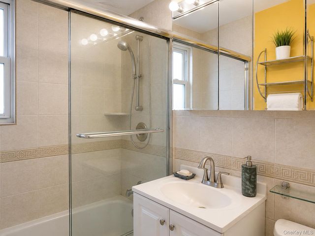 268-37 82nd Avenue 274A, New Hyde Park, NY 11040
