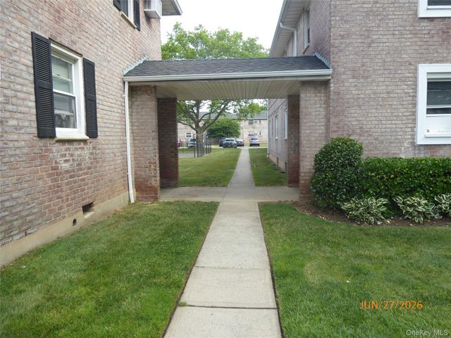 268-37 82nd Avenue 274A, New Hyde Park, NY 11040