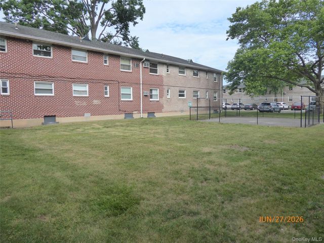 268-37 82nd Avenue 274A, New Hyde Park, NY 11040