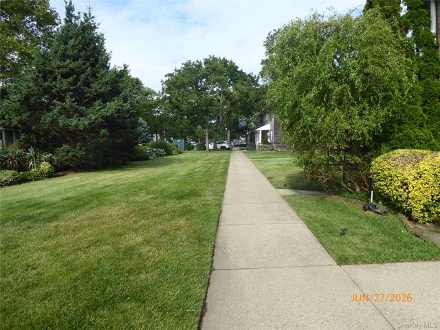 268-37 82nd Avenue 274A, New Hyde Park, NY 11040