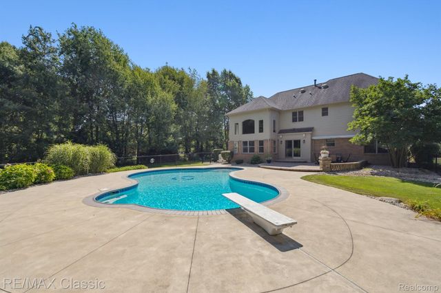 2368 Tanbark, Highland Charter Township, MI 48380