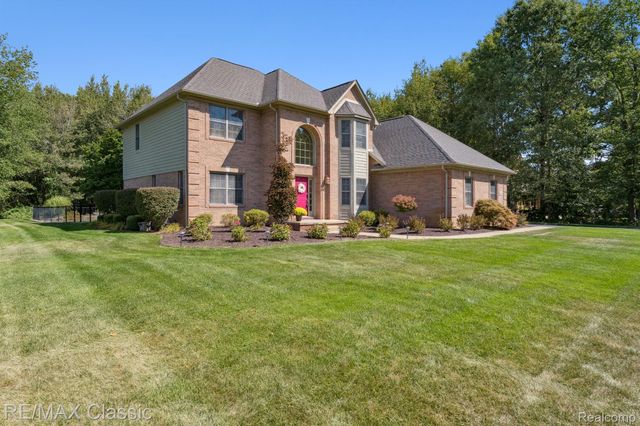 2368 Tanbark, Highland Charter Township, MI 48380