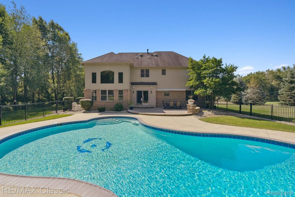 2368 Tanbark, Highland Charter Township, MI 48380