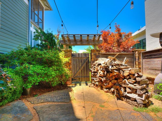 31 Boulevard, Carlton Landing, OK 74432