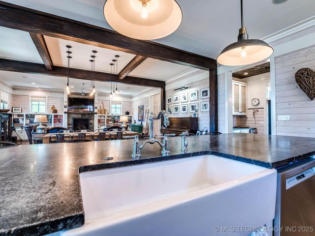 31 Boulevard, Carlton Landing, OK 74432