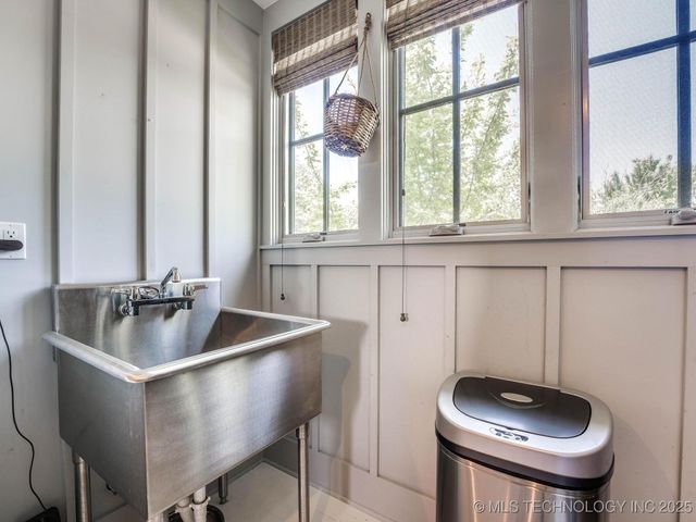 31 Boulevard, Carlton Landing, OK 74432