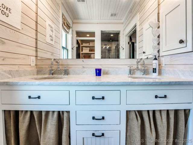 31 Boulevard, Carlton Landing, OK 74432