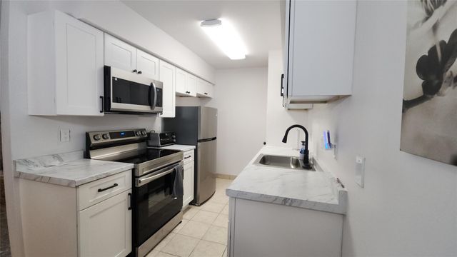 2100 Wilcrest Drive 116, Houston, TX 77042