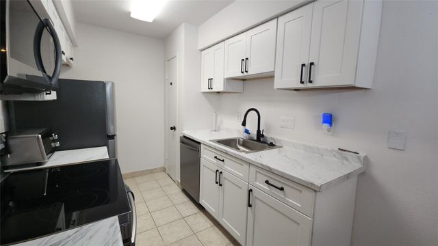 2100 Wilcrest Drive 116, Houston, TX 77042