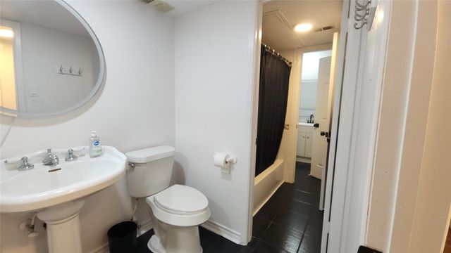 2100 Wilcrest Drive 116, Houston, TX 77042