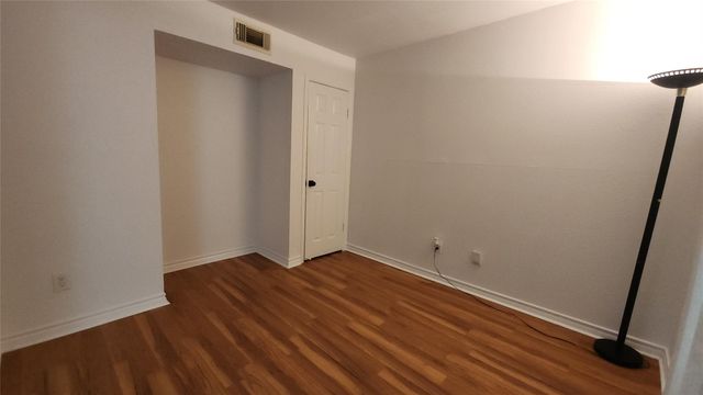 2100 Wilcrest Drive 116, Houston, TX 77042
