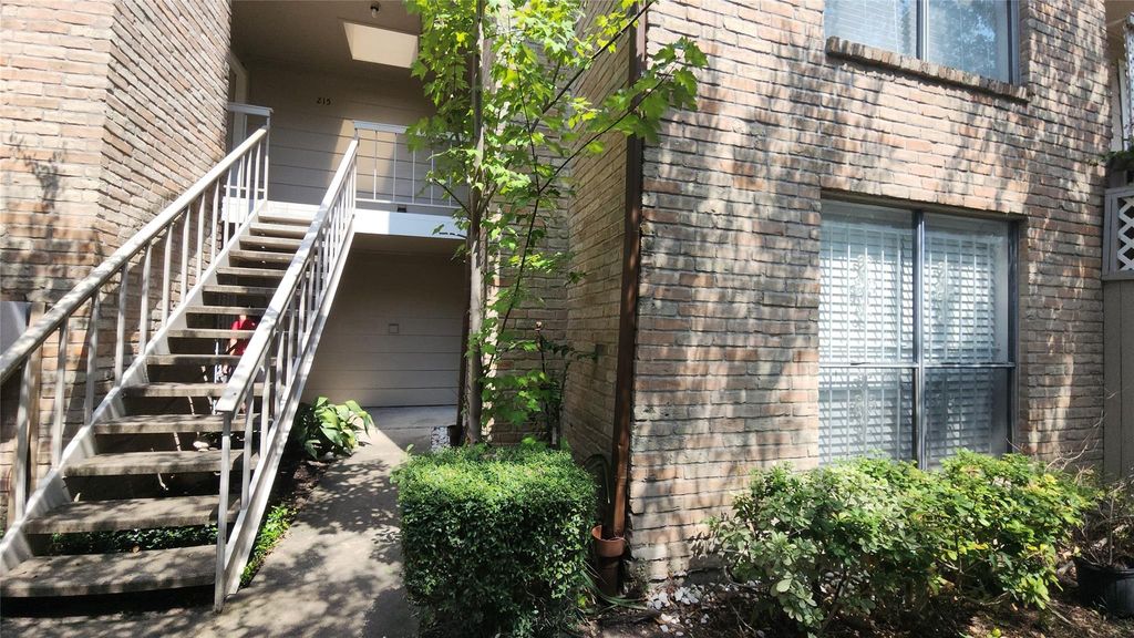 2100 Wilcrest Drive 116, Houston, TX 77042