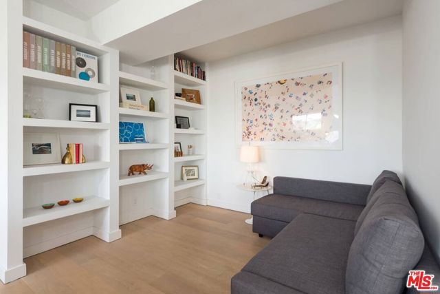 838 N DOHENY Drive 807, West Hollywood, CA 90069