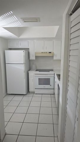 6328 NEWTOWN CIRCLE B2, Tampa, FL 33615