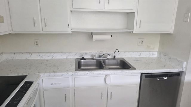 6328 NEWTOWN CIRCLE B2, Tampa, FL 33615