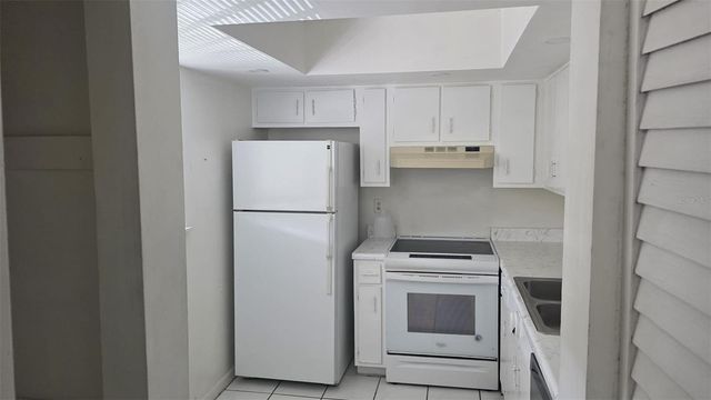 6328 NEWTOWN CIRCLE B2, Tampa, FL 33615