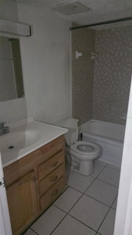 6328 NEWTOWN CIRCLE B2, Tampa, FL 33615