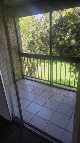 6328 NEWTOWN CIRCLE B2, Tampa, FL 33615