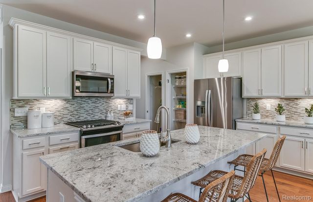 1516 Arcadia Drive, Milford Charter Township, MI 48381