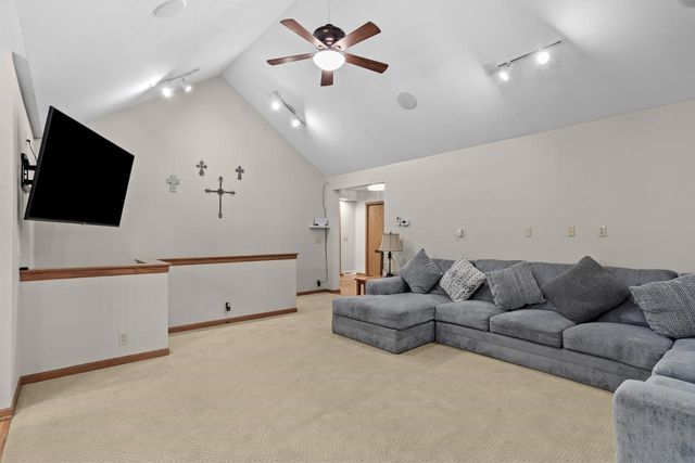 1000 Whitetail Drive, Fort Atkinson, WI 53538