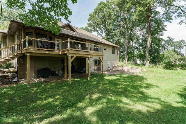 1000 Whitetail Drive, Fort Atkinson, WI 53538