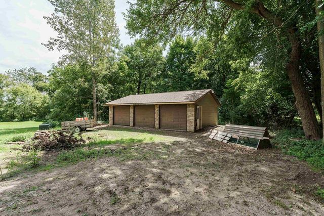 1000 Whitetail Drive, Fort Atkinson, WI 53538