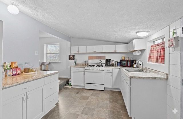 937 124th Avenue, Shelbyville, MI 49344