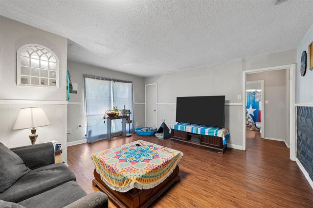 3812 Acree Street, Beverly Hills, TX 76711