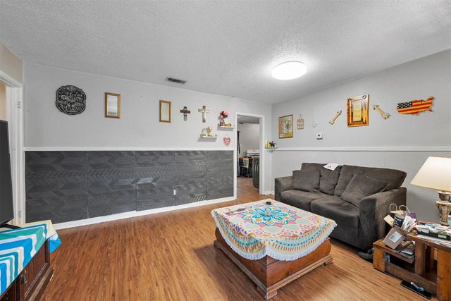 3812 Acree Street, Beverly Hills, TX 76711
