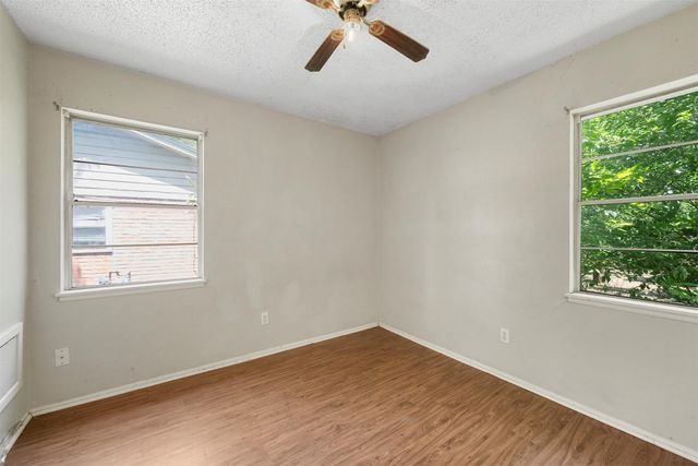 3812 Acree Street, Beverly Hills, TX 76711