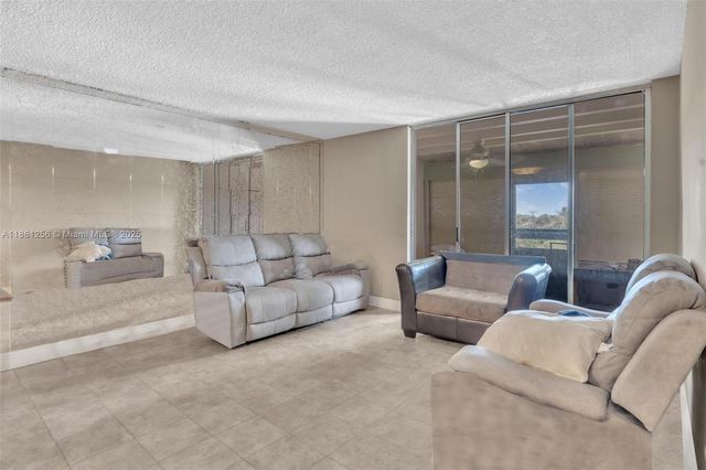 2017 NW 46th Ave A401, Lauderhill, FL 33313