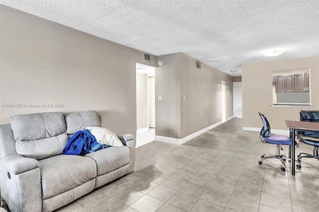 2017 NW 46th Ave A401, Lauderhill, FL 33313