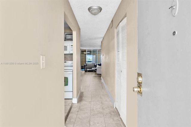 2017 NW 46th Ave A401, Lauderhill, FL 33313