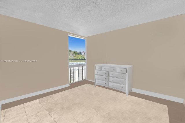 2017 NW 46th Ave A401, Lauderhill, FL 33313