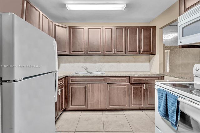 2017 NW 46th Ave A401, Lauderhill, FL 33313