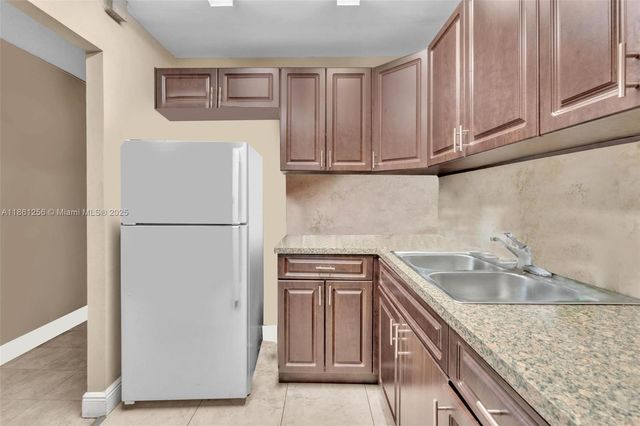 2017 NW 46th Ave A401, Lauderhill, FL 33313