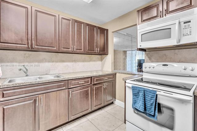 2017 NW 46th Ave A401, Lauderhill, FL 33313