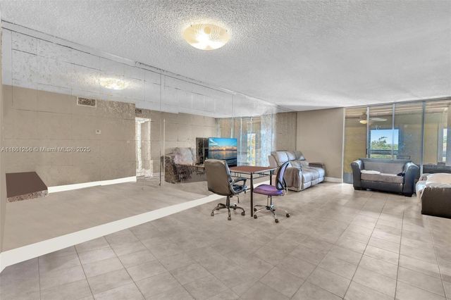 2017 NW 46th Ave A401, Lauderhill, FL 33313
