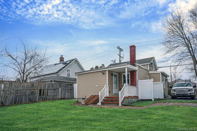 723 W Main Street, Riverhead, NY 11901