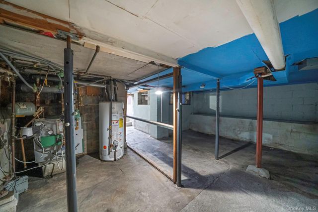 723 W Main Street, Riverhead, NY 11901