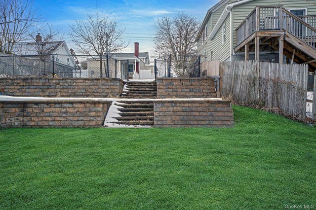 723 W Main Street, Riverhead, NY 11901