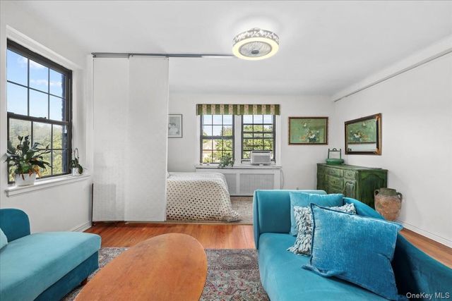 192 Garth Road 4O, Scarsdale, NY 10583
