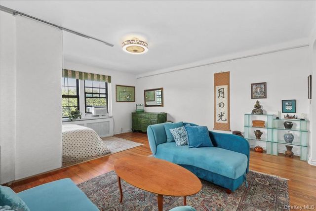 192 Garth Road 4O, Scarsdale, NY 10583